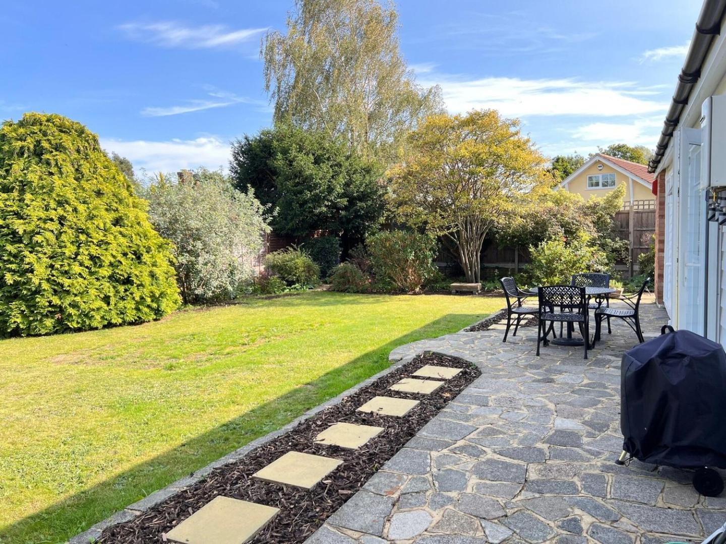 Spacious Family Bungalow With Garden For Up To 7 Epsom Eksteriør bilde